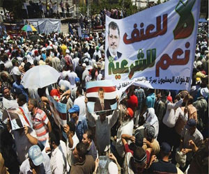   مصر اليوم - أنصار مرسي يحتشدون في الإسكندرية لسماع خطابه