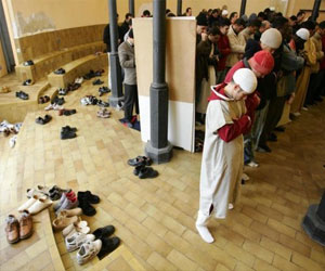   مصر اليوم - الناشطون الإسلاميون في إسبانيا أصغر سنًا وأقل تعليمًا