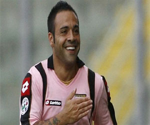   مصر اليوم - باليرمو يقرر الاستغناء عن قائده بسبب علاقته بـالمافيا