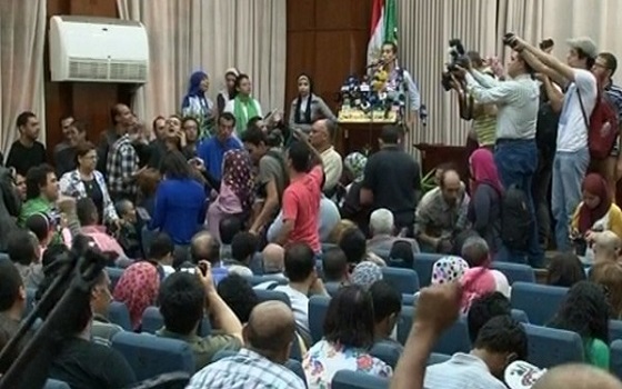   مصر اليوم - تنسيقية 30 يونيو تدخل اعتصامًا مفتوحًا إلى حين رحيل الإخوان