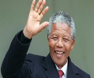   مصر اليوم - مانديلا يصارع الموت وزوما يلغي التزاماته