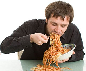   مصر اليوم - الأشخاص يأكلون كميات أكبر من الطعام إذا صنفت بـالصغيرة