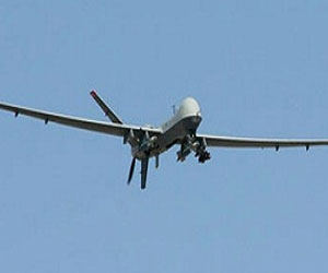   مصر اليوم - طائرات حربية تُحلق في سماء السويس