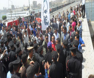   مصر اليوم - الأمن يفصل بين المؤيدين والمعارضين لمرسي في الإسكندرية