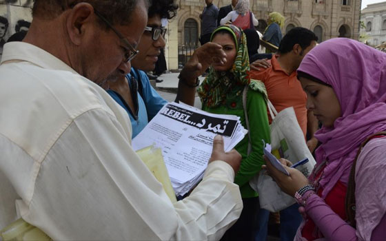   مصر اليوم - مؤشر الديمقراطية يشيد بـتمرد باعتبارها حركة شبابية جديدة تحترم القانون