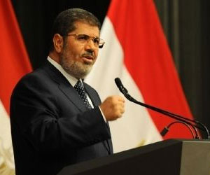   مصر اليوم - الوطنية لحقوق الإنسان تطالب مرسي بالاحتماء بالشعب بعد انسحاب أميركا