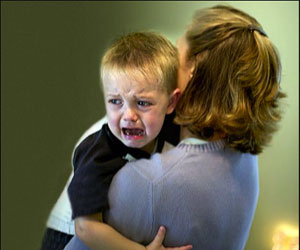 مصر اليوم - كيف تتغلبين على خوف طفلك ؟