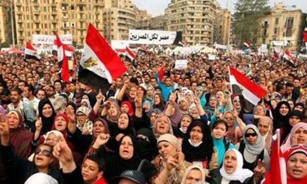   مصر اليوم - الدستور يكافح التحرش بالمتظاهرات بفرق أمنية خاصة