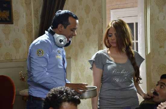   مصر اليوم - مخرج فيلم حافية على كوبري خشب ينتظر 30 حزيران للعودة إلى المونتاج