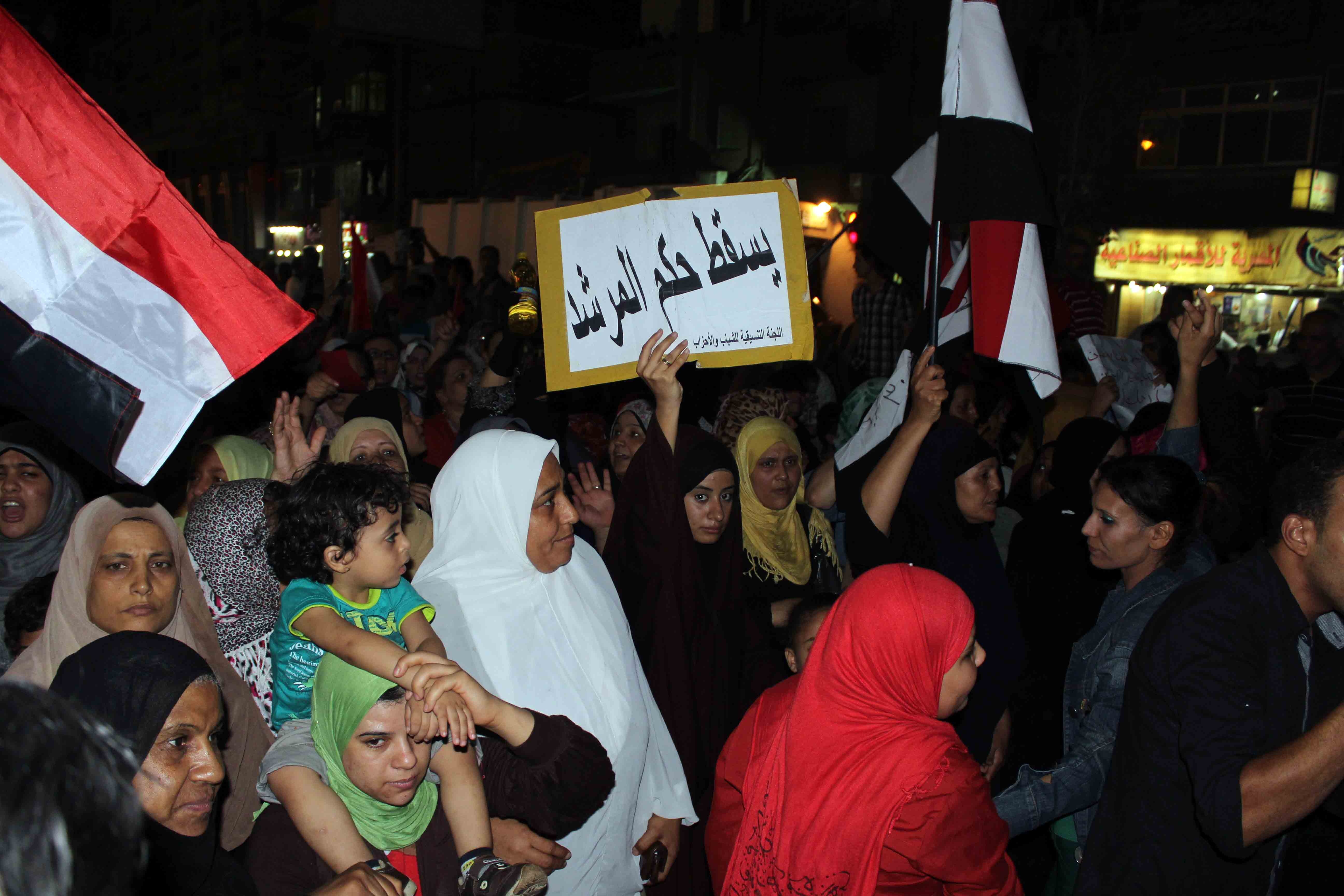   مصر اليوم - تظاهر الآلاف في السويس ليلة 30 يونيو للمطالبة برحيل النظام