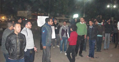   مصر اليوم - المعتصمون يشكلوا لجانًا شعبية ويغلقوا مداخل ومخارج ميدان التحرير