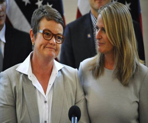   مصر اليوم - أول زواج مثلي في كاليفورنيا بعد السماح به مجددًا بقرار قضائي