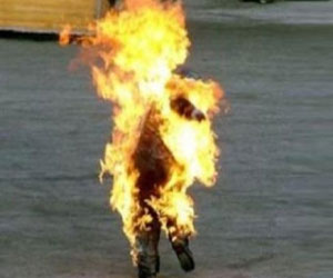   مصر اليوم - أسير يحرق نفسه أمام وزارة المال في رام الله