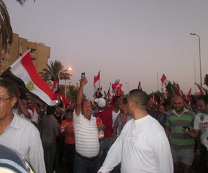 مصر اليوم - انخفاض أعداد المتظاهرين في البحر الأحمر صباح الإثنين