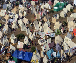   مصر اليوم - تزايد أعداد خيام معتصمي الاتحادية وغلق شارع الميرغني أمام حركة مرور السيارات