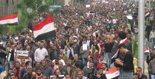   مصر اليوم - مسيرات الغضب تجوب السويس رفضًا لحكم الإخوان