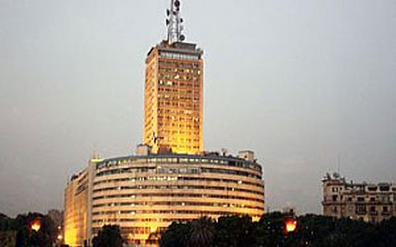 مصر اليوم - حقوقيون يطالبون الحكومة المصرية بإلغاء سلطات هيئة الاستثمار في إغلاق الفضائيات