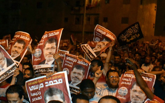   مصر اليوم - إصابة 19 بينهم عقيد ومجند جيش في السويس بطلقات الخرطوش