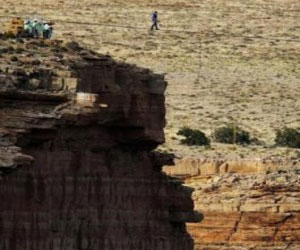   مصر اليوم - مُغامر أميركي يعبر الأخدود العظيم في 22 دقيقة