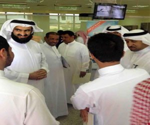   مصر اليوم - وكيل جامعة طيبة للشؤون التعليمية يتفقد مراكز البريد في المدينة