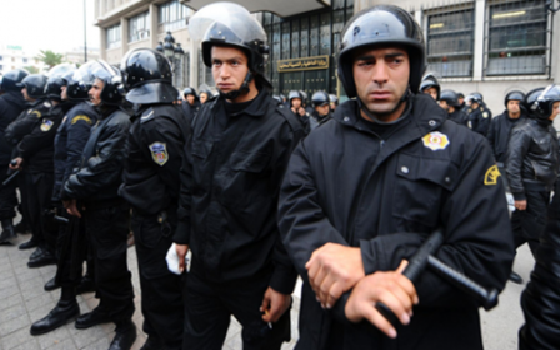   مصر اليوم - هيومن رايتس تدعو هولاند للضغط على تونس لحماية حرية التعبير