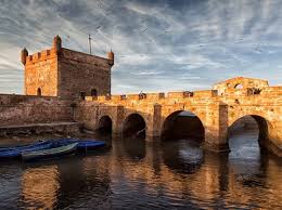   مصر اليوم - قلعة الصقالة تاريخ بطراز أوروبي بين أحضان المغرب