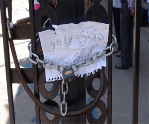   مصر اليوم - المعتصمون في الأقصر يغلقون أبواب الديوان ويعلنون العصيان المدني