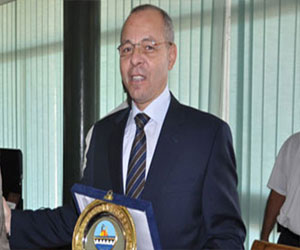   مصر اليوم - محافظ الإسكندرية يؤكد أنه يدير عمله من مقر آخر