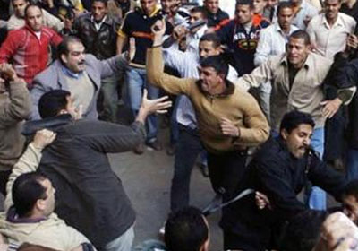   مصر اليوم - مؤيدو مرسي في سوهاج يحاولون الاعتداء على متظاهرين