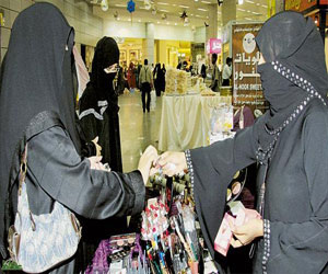 مصر اليوم - نساء يكسرن حاجز البطالة عبر بازارات حجازيات