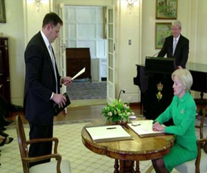 مصر اليوم - أول وزير مسلم في أستراليا يؤدي القسم على القرآن