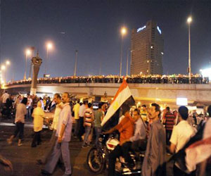   مصر اليوم - آلاف المواطنين في الغردقة يحتفلون بسقوط الإخوان