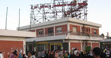   مصر اليوم - مصانع المدن الساحلية تغلق أبوابها وأسواق بلا تجار