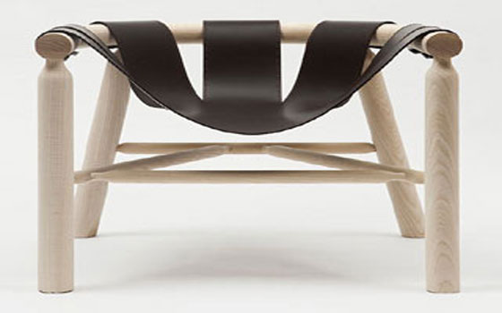   مصر اليوم - كرسي يشبه الأرجوحة لتدليل وحماية الطفل