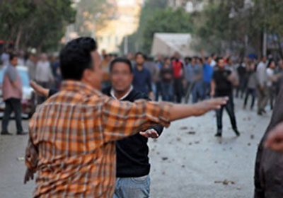   مصر اليوم - اقتحام نقطة مركز طما في سوهاج والاستيلاء على الأسلحة