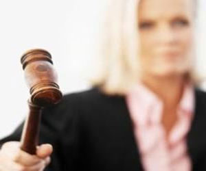   مصر اليوم - انتقادات واسعة لوزير العدل لامتناعه عن تعيين المرأة الكويتية في النيابة