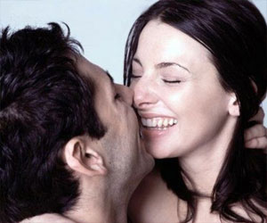 مصر اليوم - وجه المرأة يحدد كيفية ومدة العلاقة الزوجية