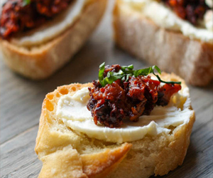   مصر اليوم - بروشيتا مع الطماطم المجففة