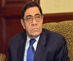   مصر اليوم - عبد المجيد محمود يستلم منصبه في دار القضاء وسط أنصاره