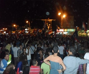   مصر اليوم - الاحتفالات تتواصل لليوم الثاني في السويس والقوى الشبابية تُوحّد مطالبها