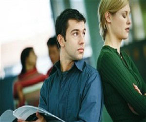   مصر اليوم - النساء أقل معرفة من الرجال في السياسة