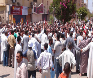   مصر اليوم - مسيرات حاشدة لمؤيدي الرئيس في الأقصر