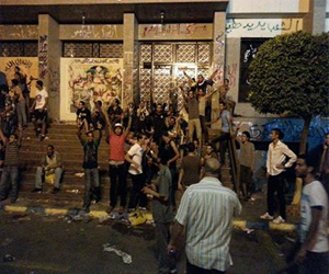   مصر اليوم - تحرير مبنى محافظة الإسماعيلية من مؤيدي الرئيس المعزول مرسي