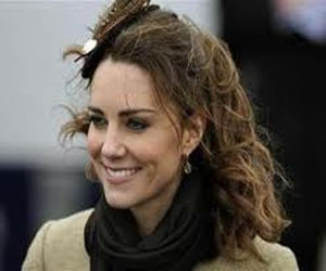   مصر اليوم - أعداد الإعلاميين تزداد أمام العيادة حيث من المرتقب أن تلد كايت زوجة وليام