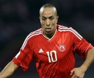   مصر اليوم - المغربي حسين خرجة يدخل حسابات العربي الكويتي