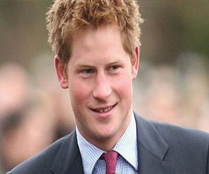 مصر اليوم - الأمير هاري أصبح قائدًا لمروحية آباتشي