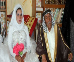   مصر اليوم - رجل تسعيني يتزوج مع اثنين من أحفاده في ليلة واحدة في العراق