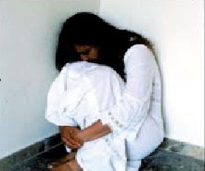  مصر اليوم - شاب يغتصب امرأة مطلقة ويعنفها بسكين في إقليم الجديدة