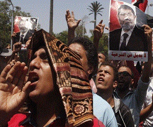   مصر اليوم - آلاف الإخوان والتيارات الإسلامية يتظاهرون في المنصورة لدعم مرسي