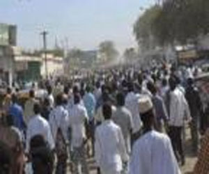   مصر اليوم - مئات السودانيين يتظاهرون في الخرطوم تأييدًا لمرسي